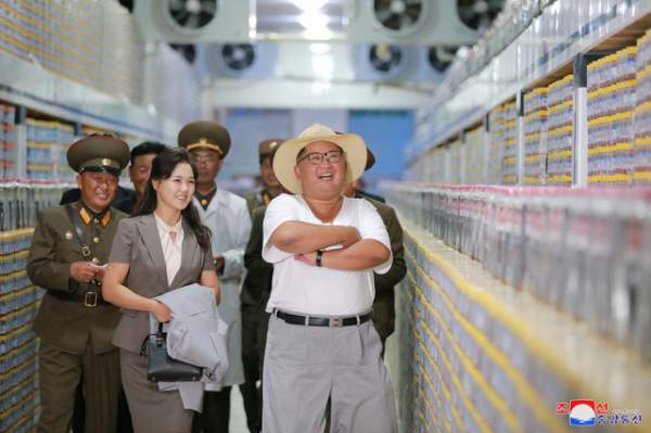 Phong cách thời trang hiếm thấy của ông Kim Jong-un 6