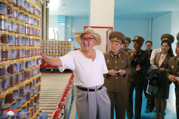 Phong cách thời trang hiếm thấy của ông Kim Jong-un 4