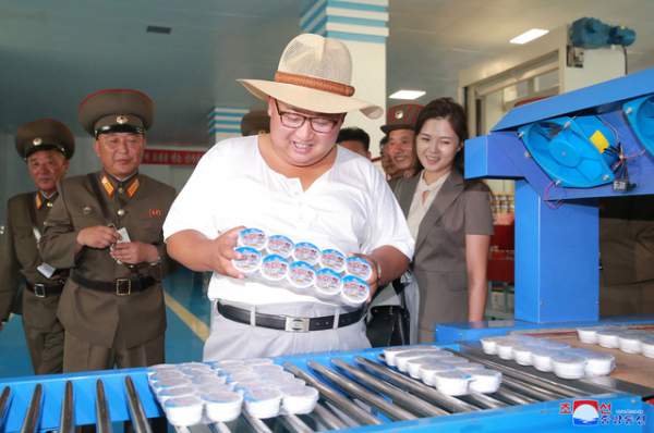 Phong cách thời trang hiếm thấy của ông Kim Jong-un 8