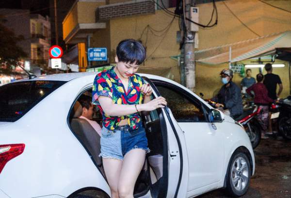 Miu Lê gây bão mạng khi "lộ" clip hát ở quán lề đường 3