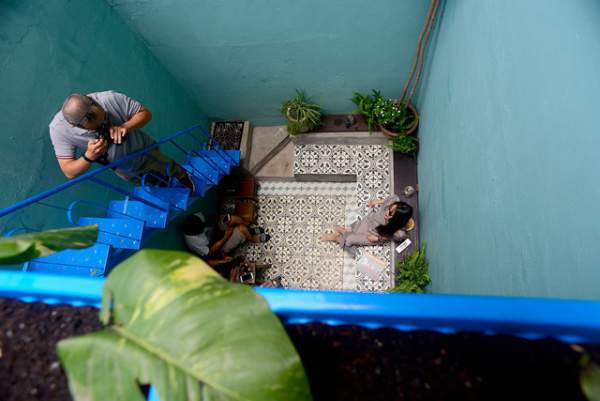 Giới trẻ Sài Gòn đua nhau "check in" quán cà phê kiểu cổ trong chung cư cũ 15