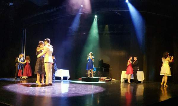 Học sinh chuyên Ams tái hiện "nụ hôn đánh thức" trên sân khấu nhạc kịch 5