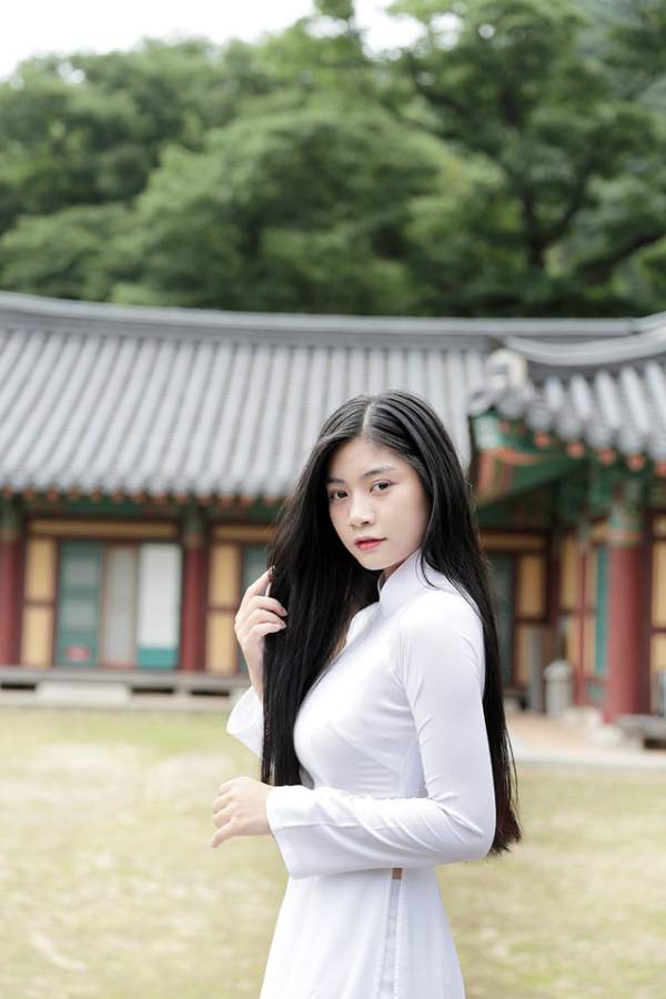 Miss Teen Nam Phương khoe tà áo dài trắng thướt tha trên đất nước Hàn Quốc 3