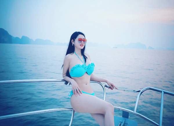 “Cô đồng” Triệu Hà Vy khoe vóc dáng nuột nà trên du thuyền 12