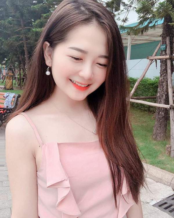 Đồng hương Văn Toàn có một fan girl bóng đá xinh đẹp thế này! 15