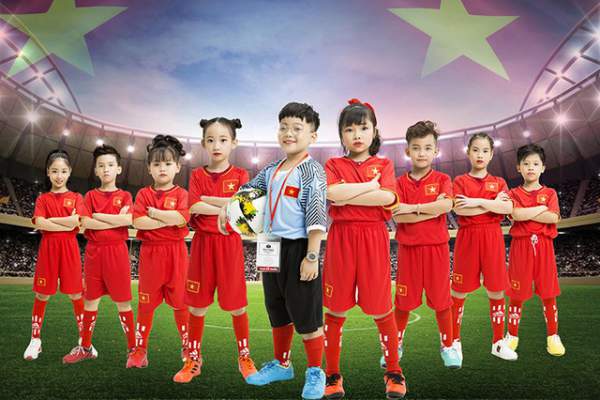 Dàn nhóc tì đáng yêu hoá “tuyển nhí” cổ vũ đội tuyển Olympic Việt Nam 2
