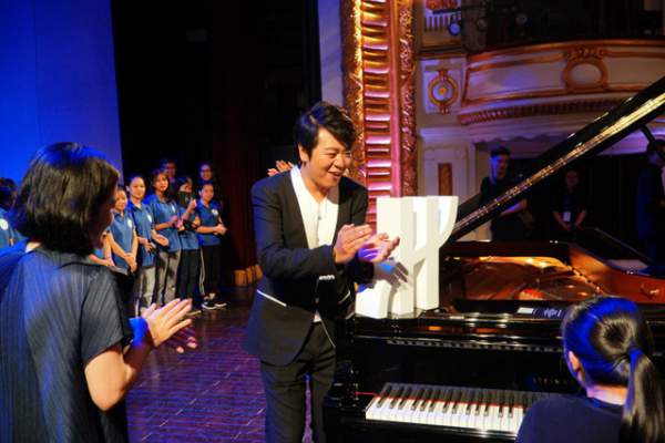“Thần đồng piano” Lang Lang “gây thương nhớ” trên sân khấu Nhà hát lớn 5