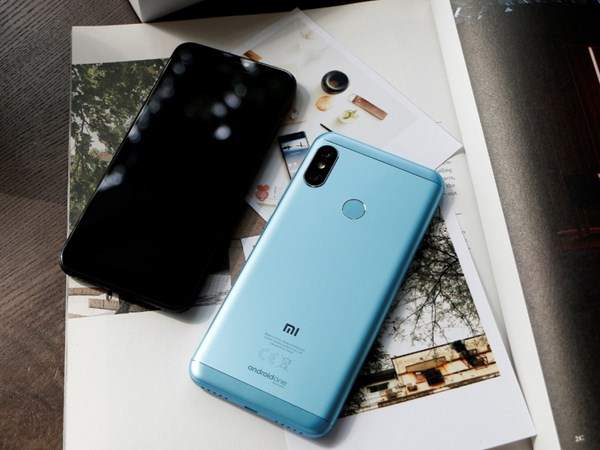 FPT Shop bất ngờ giảm giá smartphone tai thỏ Xiaomi Mi A2 Lite còn 4,99 triệu đồng