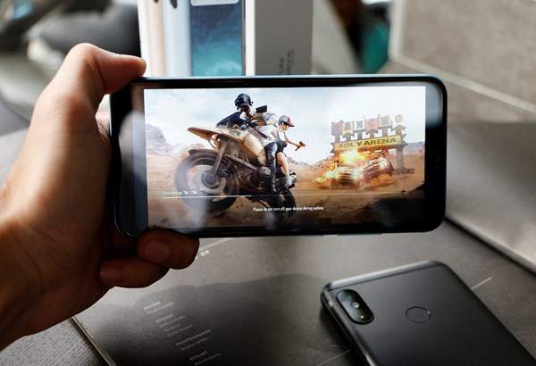 FPT Shop bất ngờ giảm giá smartphone tai thỏ Xiaomi Mi A2 Lite còn 4,99 triệu đồng 2