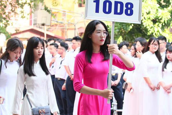 Vẻ đẹp tươi tắn của nữ sinh trường Trần Phú trong ngày khai giảng 11
