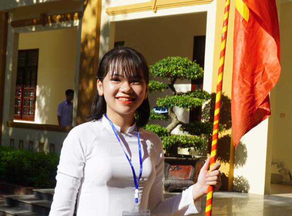 Ngắm tà áo dài trắng tinh khôi của nữ sinh trường giàu thành tích nhất Nghệ An ngày khai giảng 3