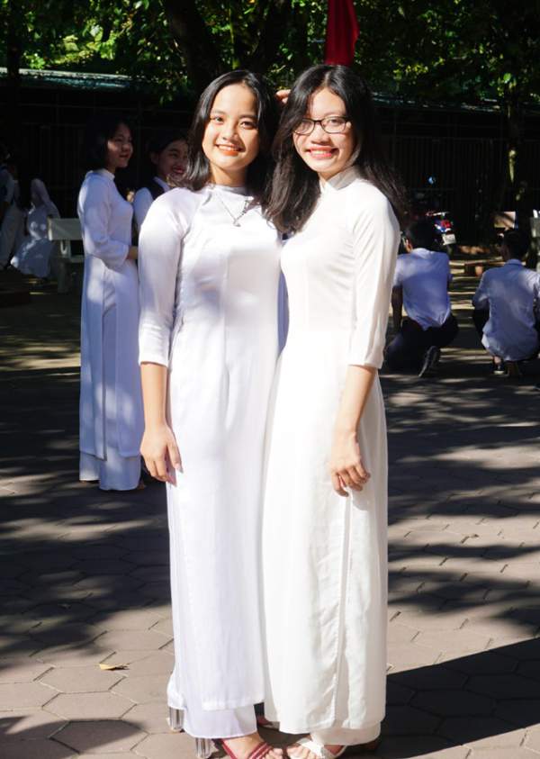 Ngắm tà áo dài trắng tinh khôi của nữ sinh trường giàu thành tích nhất Nghệ An ngày khai giảng 4