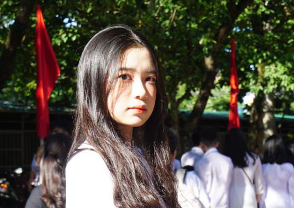 Ngắm tà áo dài trắng tinh khôi của nữ sinh trường giàu thành tích nhất Nghệ An ngày khai giảng 5
