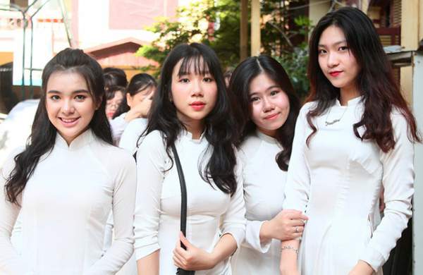 Vẻ đẹp tươi tắn của nữ sinh trường Trần Phú trong ngày khai giảng 13
