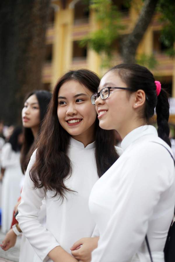 Nữ sinh trường cấp 3 Phan Đình Phùng rạng rỡ ngày khai giảng 7