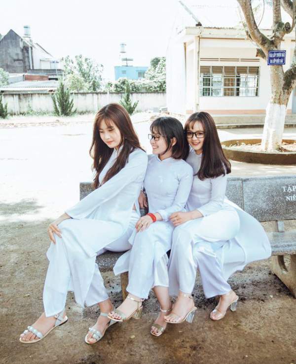 3 nữ sinh Lâm Đồng mặc áo dài trắng khiến dân mạng xao xuyến 6