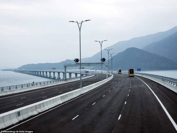 Chiêm ngưỡng cầu vượt biển dài nhất thế giới: 55km, 18 tỷ USD kinh phí tại Trung Quốc 16