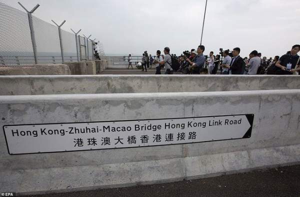 Chiêm ngưỡng cầu vượt biển dài nhất thế giới: 55km, 18 tỷ USD kinh phí tại Trung Quốc 7