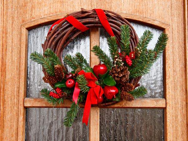 8 kiểu vòng nguyệt quế tuyệt đẹp trang trí Giáng sinh 2