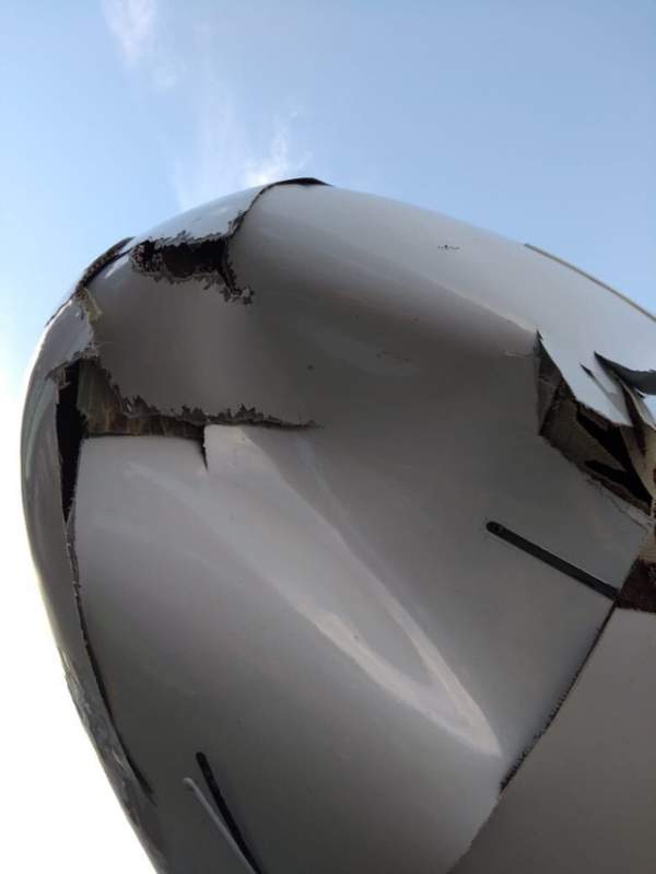 Máy bay chở khách Mexico vỡ đầu vì nghi đâm phải UAV trên không 3
