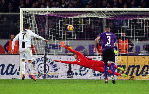 Fiorentina 0-3 Juventus: C.Ronaldo ghi bàn thứ 10 2