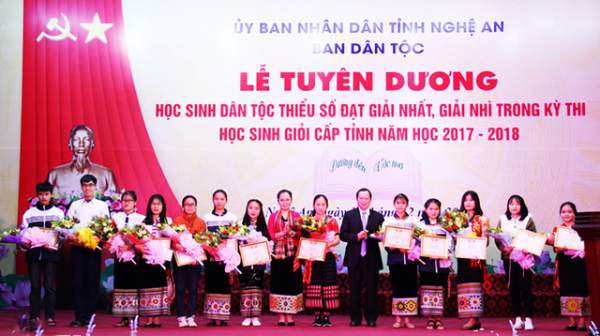 Tuyên dương 25 học sinh giỏi dân tộc thiểu số xứ Nghệ