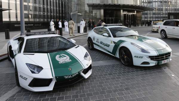 Choáng với độ chịu chơi của cảnh sát Dubai: Tuần tra bằng "xe bay" 3,5 tỷ hóng gió cho mát 2