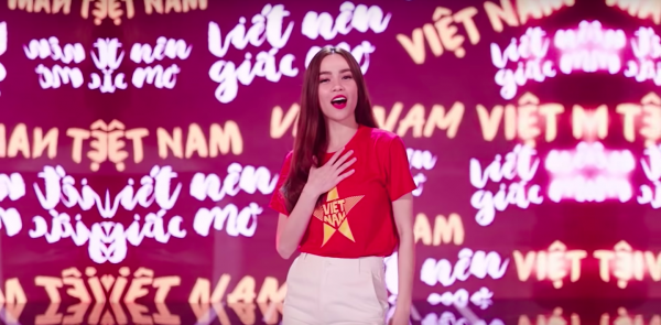 Dàn sao ở Việt Nam - Hàn Quốc cùng cổ vũ “Việt Nam vô địch” 3