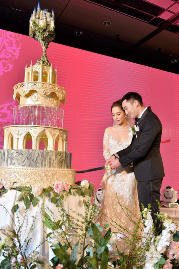 Chung Hân Đồng diện ba chiếc váy tuyệt đẹp trong hôn lễ tại Hồng Kong 6