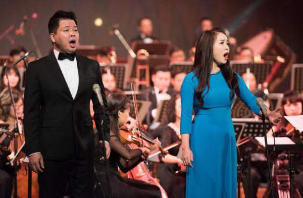 “Thần đồng” violin Đỗ Phương Nhi biểu diễn chào năm mới ở Hà Nội 2
