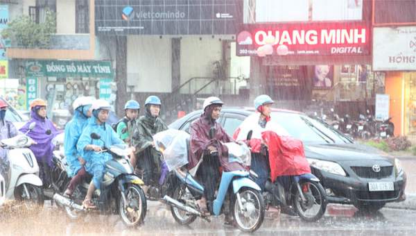 Dự báo thời tiết hôm nay: Hà Nội giảm mưa, trời rét hại