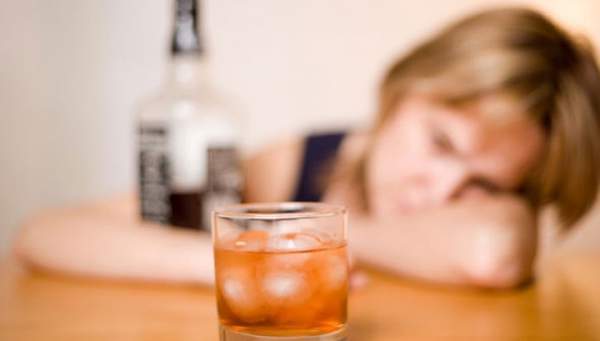Tại sao uống rượu lại khiến chúng ta mờ mắt? 3