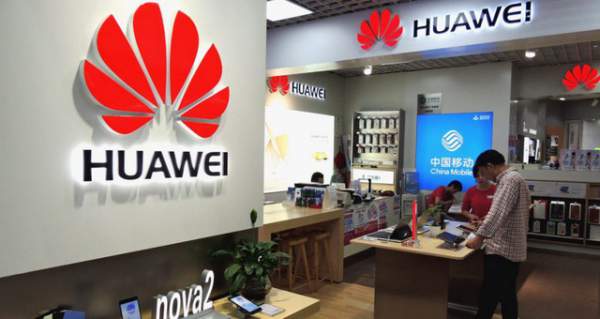 Nhân viên Huawei bị phạt vì gửi lời tweet chúc mừng năm mới bằng iPhone