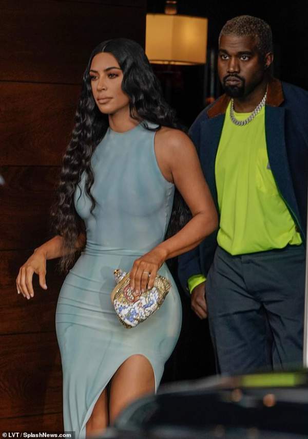 "Nghẹt thở" với váy ôm sát của Kim Kardashian 3
