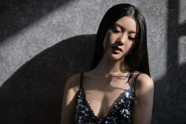 Á hậu 3 Hoa hậu Quốc tế Thuý Vân sexy với đầm hở ngực 3