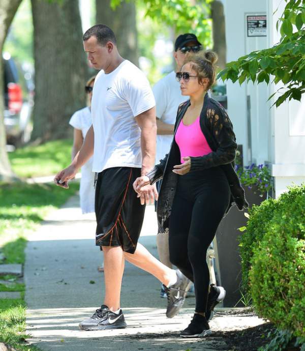 Jennifer Lopez khỏe khoắn đi tập gym cùng bạn trai 4