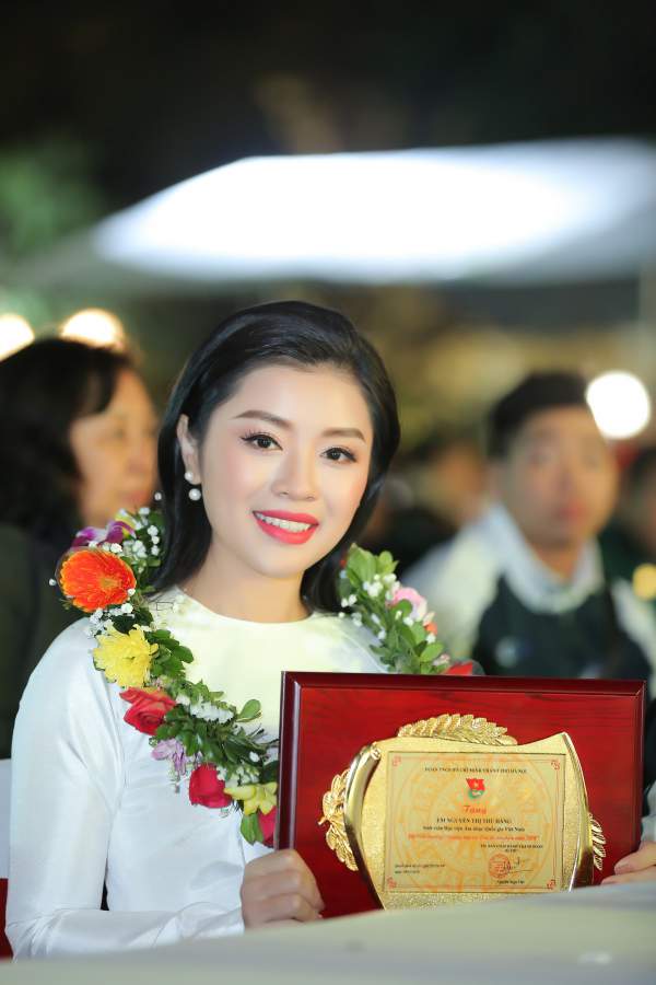 Nguyễn Thu Hằng cùng Quang Hải lọt top 10 gương mặt trẻ tiêu biểu Thủ đô 2018 4