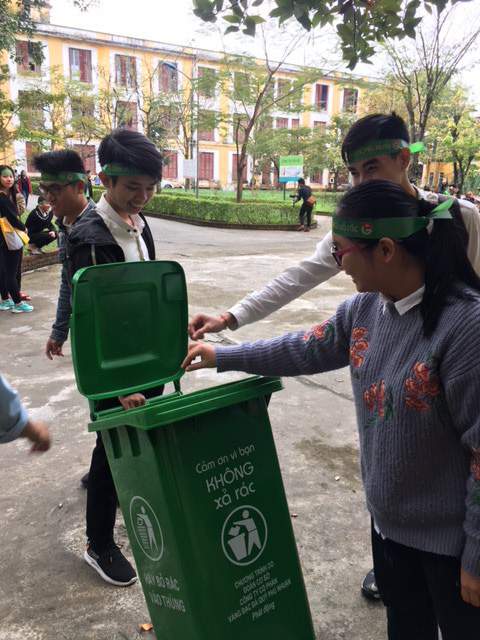 Sinh viên Huế nhặt rác thải, thi ý tưởng sáng tạo từ phế liệu 4
