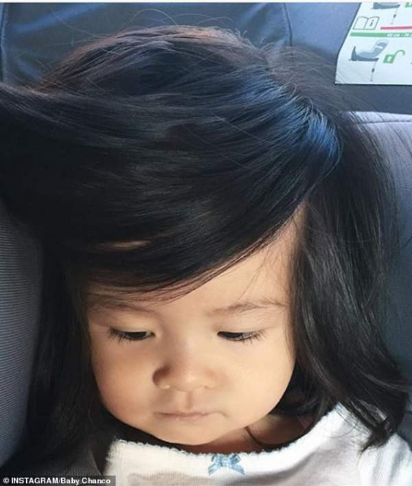 Em bé một tuổi có mái tóc bồng bềnh trở thành... gương mặt quảng cáo gây sốt 9