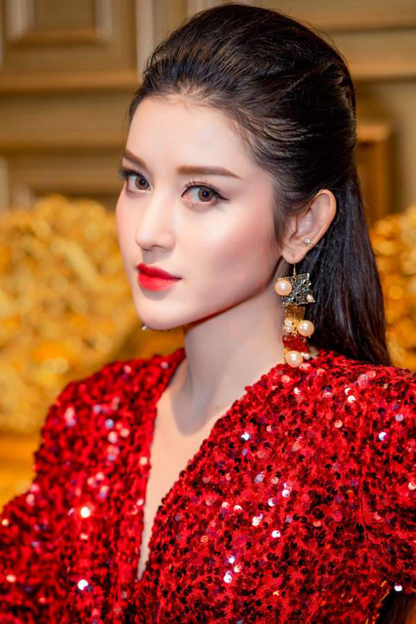 Á hậu Huyền My gợi cảm “đọ dáng” cùng Hoa hậu Mỹ Linh 4