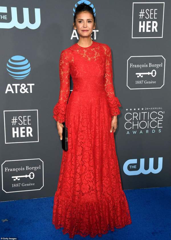 Những bộ váy đẹp và xấu nhất trên thảm đỏ Critics" Choice Awards 11