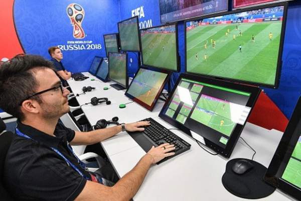 Toàn cảnh về công nghệ VAR lần đầu được áp dụng tại sân chơi Asian Cup