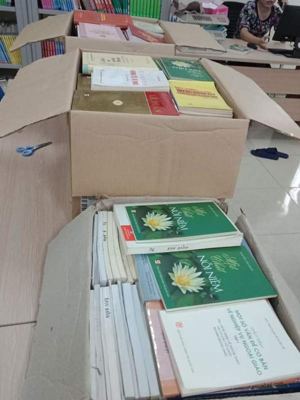 Hà Tĩnh: Cô thủ thư đi xin sách để tặng trẻ em nghèo 2