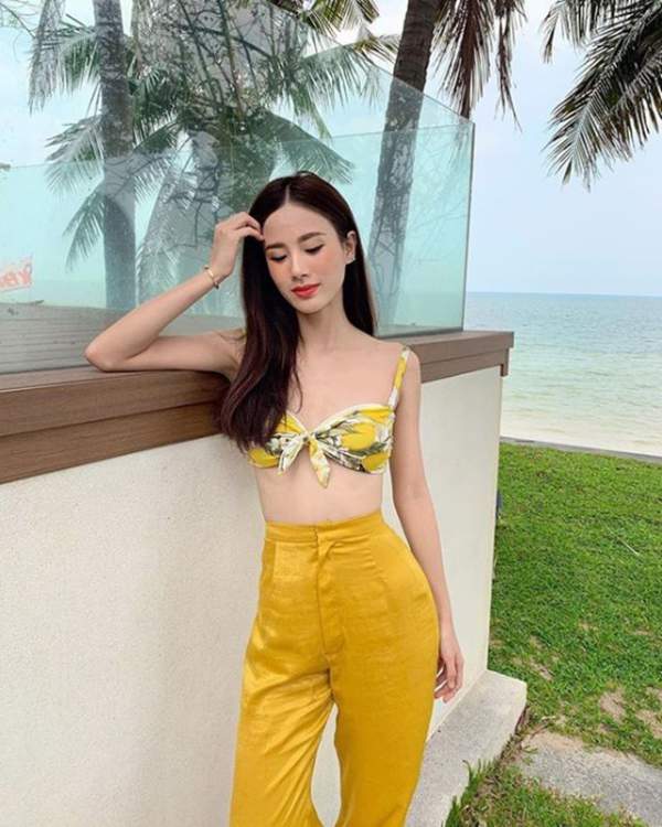 Mỹ nữ Thái Lan phô bày đường cong với áo crop top 9