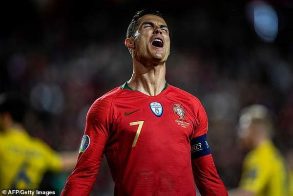 C.Ronaldo gây thất vọng, Bồ Đào Nha chia điểm với Ukraine 2