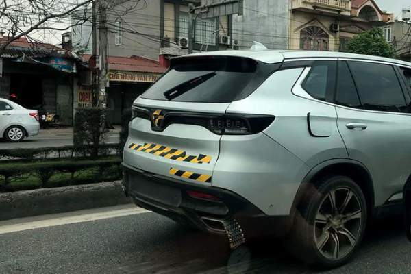 Xe ô tô VinFast Lux chạy thử nghiệm trên đường phố Hải Phòng 3