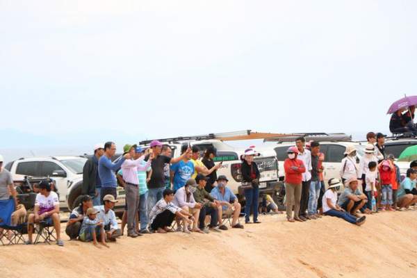 Dịp lễ, các “tay chơi” đổ xô về Ninh Thuận đua ô tô trên cát 5