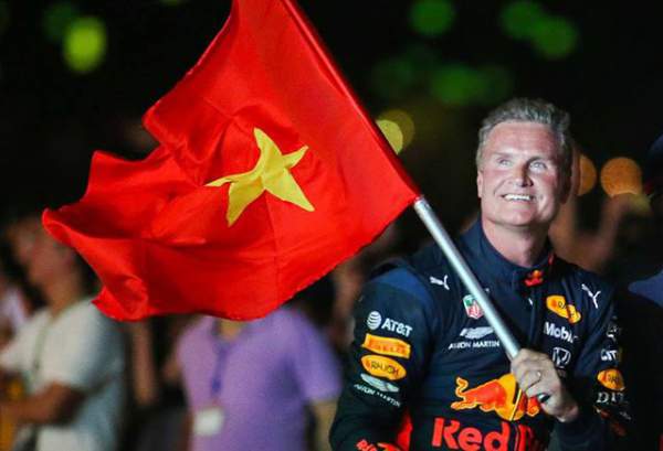 Lần đầu xem xe đua F1 "rít ga" tại Hà Nội 13
