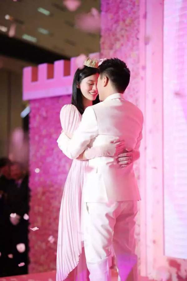 Cộng đồng mạng xứ Trung xôn xao vì màn cầu hôn "như phim" của người mẫu nội y Hề Mộng Dao 7