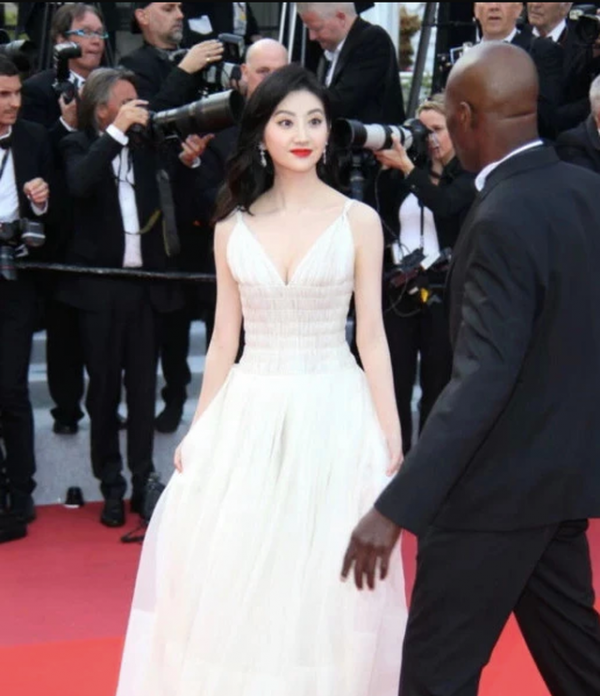 Hai nữ diễn viên Trung Quốc bị ban tổ chức LHP Cannes 2019 "đuổi khéo" khỏi thảm đỏ 6